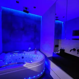 House: With Jacuzzi, Prosecco & Wellness Facilities , Warsaw Poland