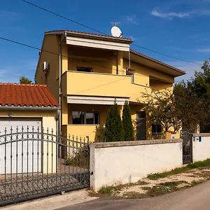 Klara Appartamento Pomer